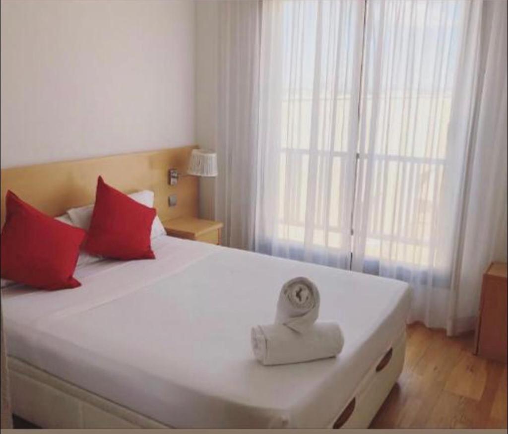 Suites Madrid Belfast 13 Ifema Airport Екстер'єр фото